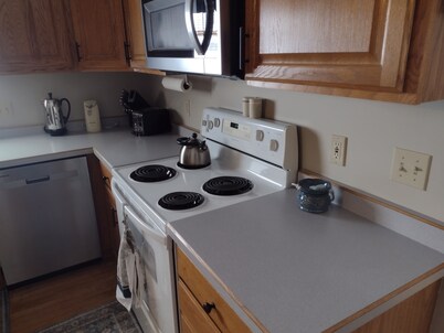 JARS Trailsiide Retreat, 17850 Nordine Rd Charming Lakeview House in Bergland MI