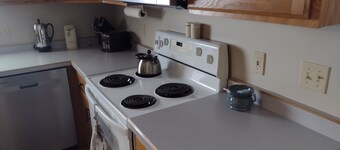 JARS Trailsiide Retreat, 17850 Nordine Rd Charming Lakeview House in Bergland MI