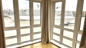 Interior - River View 2 Bedrooms Entire Flat E14 3WA Parking (London)