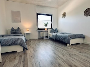 4 bedrooms, WiFi, bed sheets