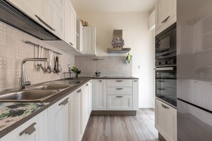 Fridge, microwave, oven, dishwasher - Appartamento Pacini by Wonderful Italy (Palermo)