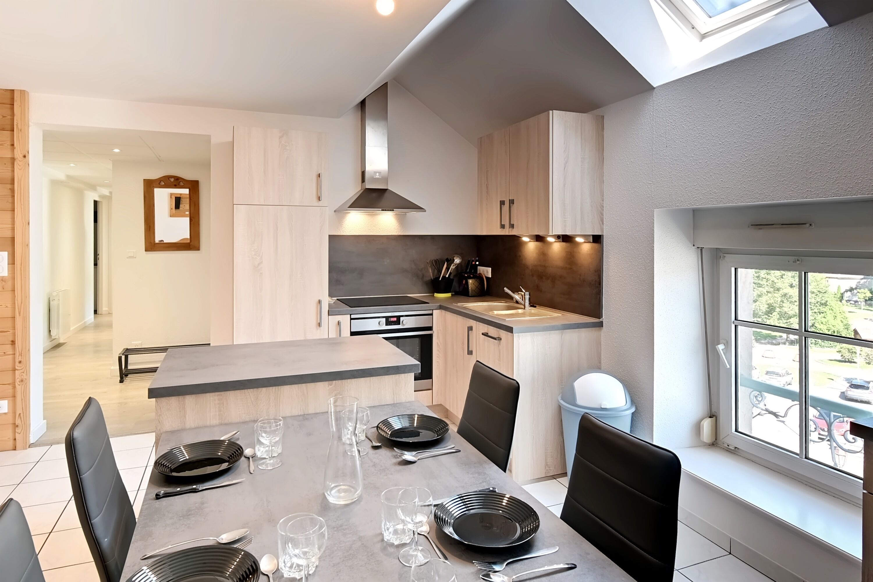 Réfrigérateur, micro-ondes, four, lave-vaisselle