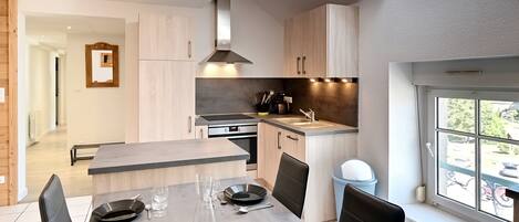 Refrigerador, microondas, horno y lavavajillas