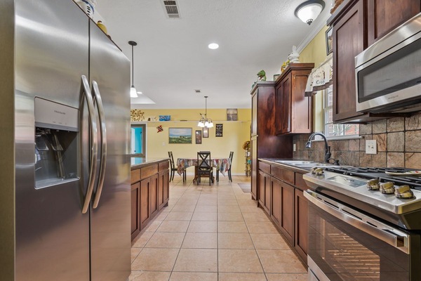 Refrigerador, microondas, horno, placa de cocina