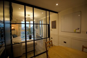 Luxury Apartment | Living area | Computer monitors, printers - Surrey Quays Apartment (London)