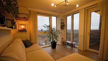 Căn hộ Cao cấp | Khu phòng khách | Màn hình máy tính, máy in