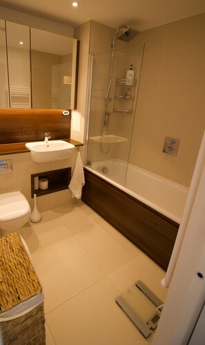 Luxury Apartment | Bathroom