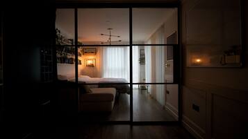 Căn hộ Cao cấp | Khu phòng khách | Màn hình máy tính, máy in