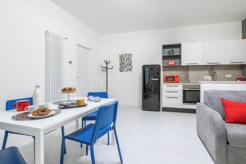 Chic&Pop Apartment by Pleiades Home