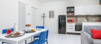 Chic&Pop Apartment by Pleiades Home