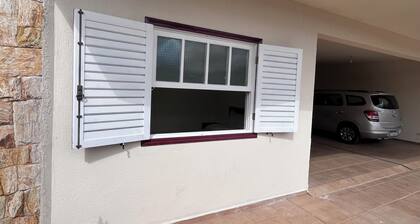 Espaço Aconchegante com Banheiro, Cozinha e Quarto Privativos