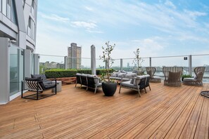 Apartment, Accessible | 3 bedrooms, Internet - Luxury Apartment in Bustling Canary Wharf (London)