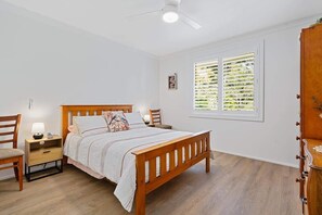 4 bedrooms, desk, iron/ironing board, travel crib