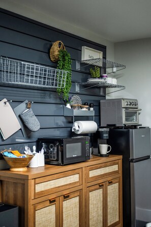 Fridge, microwave, oven, coffee/tea maker