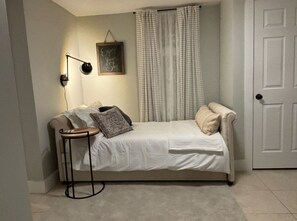 1 bedroom, desk, iron/ironing board, free WiFi