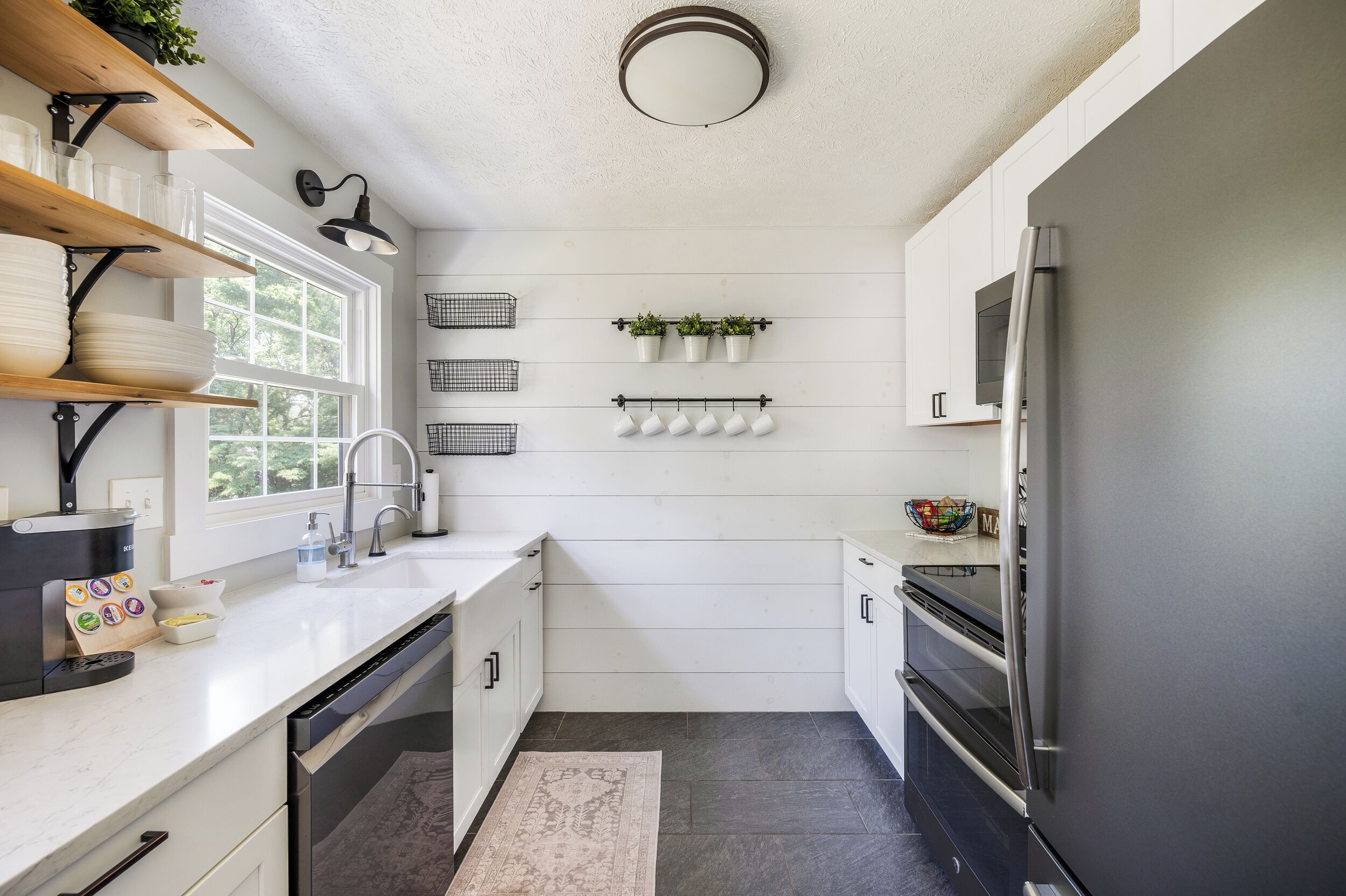 Frigorifero, microonde, forno, piano cottura