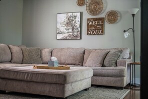 Smart TV, fireplace, offices - Charming 5BR | Near LU by Saydrajanes Properties (Lynchburg)