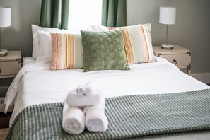 4 habitaciones, tabla de planchar con plancha y cuna de viaje 