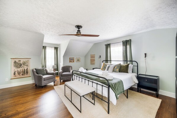 4 bedrooms, iron/ironing board, travel cot, free WiFi