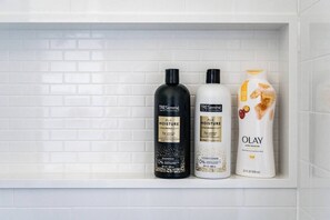 Sèche-cheveux, serviettes fournies