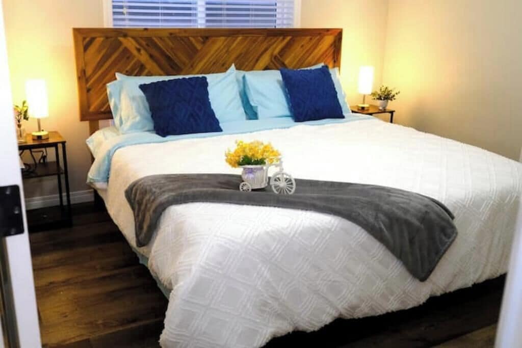 3 bedrooms, iron/ironing board, WiFi, bed sheets