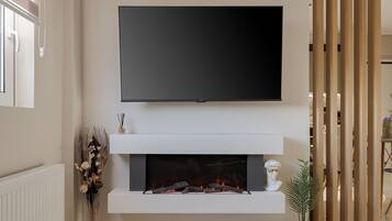 Departamento urbano | Área de sala de estar | Smart TV de 55 pulgadas con canales digitales