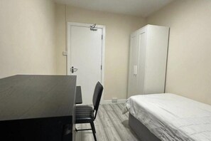 3 habitaciones, tabla de planchar con plancha y wifi gratis 
