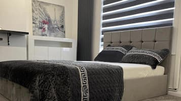 3 slaapkamers, een strijkplank/strijkijzer, gratis wifi, beddengoed