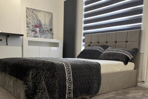 3 chambres, fer et planche à repasser, Wi-Fi gratuit, draps fournis