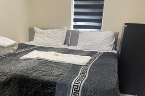 3 chambres, fer et planche à repasser, Wi-Fi gratuit, draps fournis