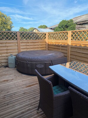 Outdoor dining - Maison au Cœur de la Ferme (Pressac)