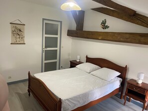 3 bedrooms, iron/ironing board, free WiFi, bed sheets - Maison au Cœur de la Ferme (Pressac)