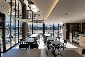 Bar (on property) - Bolt Boutique Hotel (Shënkoll)