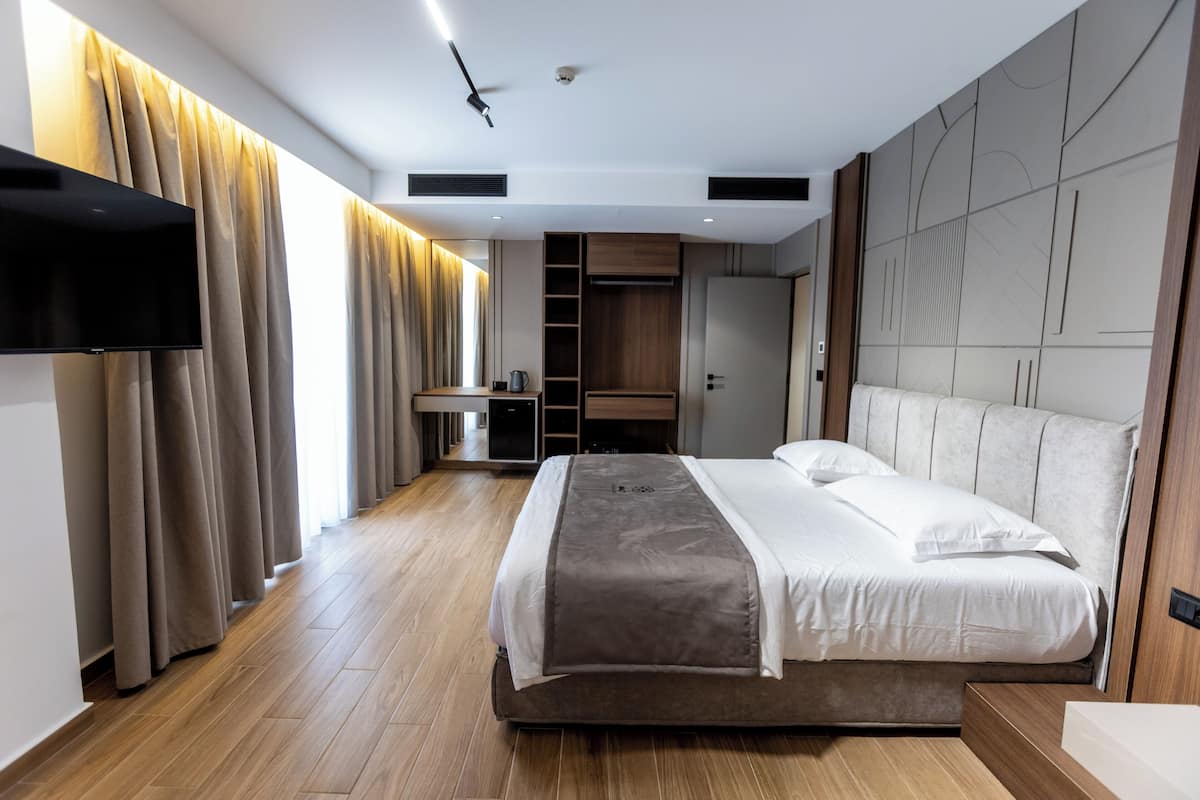 1 habitación, sistema de insonorización, wifi gratis y ropa de cama