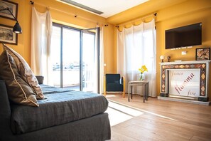 5 chambres, fer et planche à repasser, Wi-Fi, draps fournis