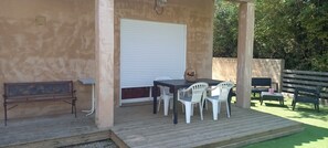 Outdoor dining - Vacation home (Montmeyan)