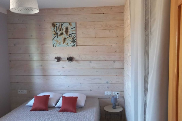 2 quartos, escrivaninha, berço de viagem, Wi-Fi de cortesia