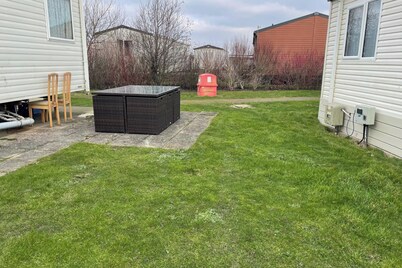 Cozy Camber Caravan 3 Bedroom Retreat With Decking