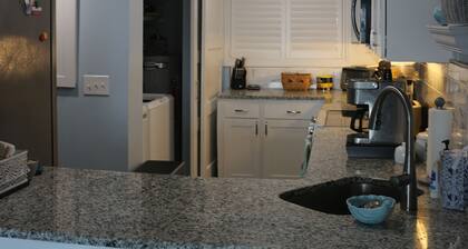 Charming 2-bedroom condo in peaceful Murrells Inlet with WiFi and pool.