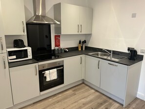 Superior Duplex | Private kitchen | Full-sized fridge, microwave, oven, stovetop - Dale Street Liverpool By Beehosting  (Liverpool)