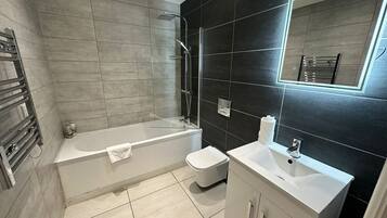 Combined shower/bathtub, hair dryer, towels, soap