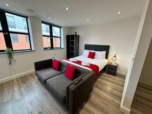 Standard Studio, City View | Soundproofing, iron/ironing board, free WiFi, wheelchair access - Dale Street Liverpool By Beehosting  (Liverpool)