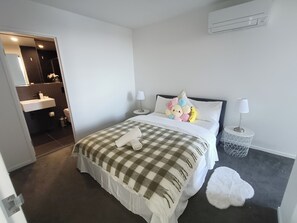 2 habitaciones, escritorio, tabla de planchar con plancha y wifi gratis