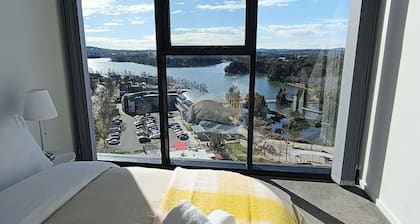 2B2B1C Apartment with Stunning Lake Views