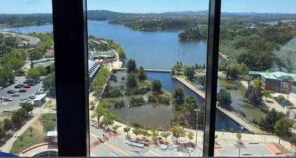 2B2B1C Apartment with Stunning Lake Views