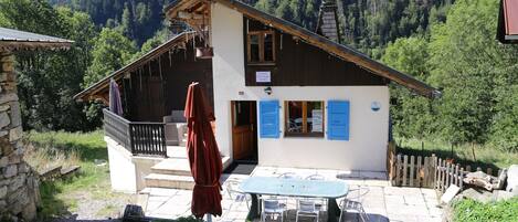 تناول الطعام بالخارج