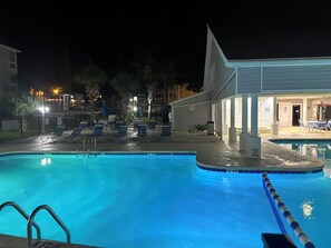 Outdoor pool - Charming 2-bedroom condo in brilliant Myrtle Beach with full amenities! (Myrtle Beach)