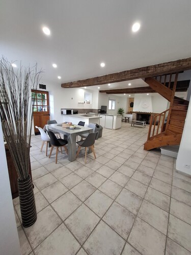 Maison de Compagne en Plein Centre du Village Avec Commerces à Proximité