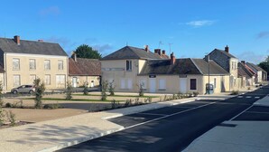 Unclassified image, 5 of 31, button - Maison de Compagne en Plein Centre du Village Avec Commerces à Proximité (Saint-Genou)