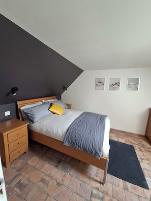 2 bedrooms, desk, iron/ironing board, travel cot